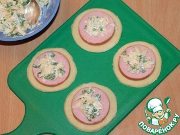 Лапоточки с колбасой и сыром Мука пшеничная