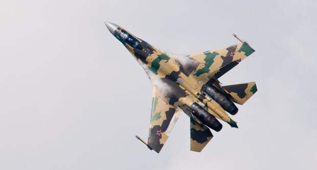 Су-35 демонстрирует высокую маневренность. Изображение издания Military watch.