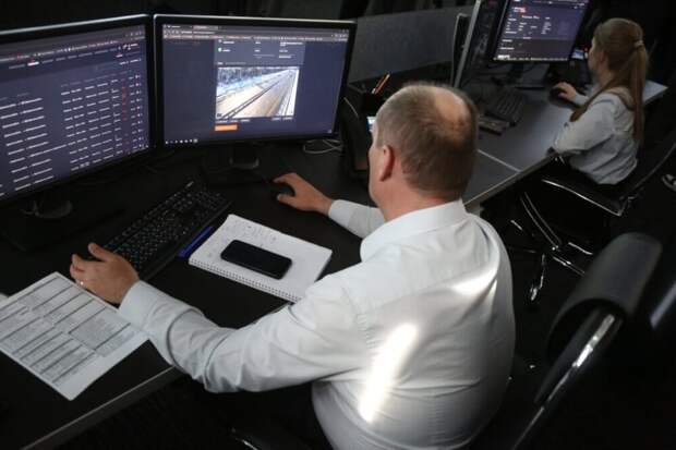 Беспилотные грузовики разрешили запускать по дорогам РФ без человека