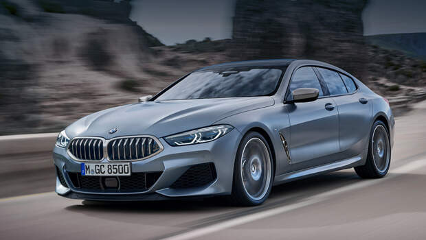 Bmw 8,Bmw 8 gran coupe. Gran Coupe существенно крупнее двухдверки. Длина — 5082 мм (+231), ширина — 1932 (+30), высота — 1407 (+61), колёсная база — 3023 (+201). Клиренс — 128 мм. Размерность стоковых шин: 245/45 R18 спереди, 275/40 R18 сзади. Опционально доступны 245/40 R19 и 275/35 R19, 245/35 R20 и 275/30 R20.