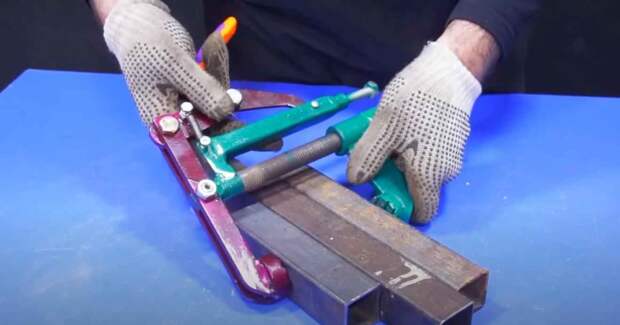 Быстрозажимная струбцина своими руками — нужный инструмент в домашней мастерской