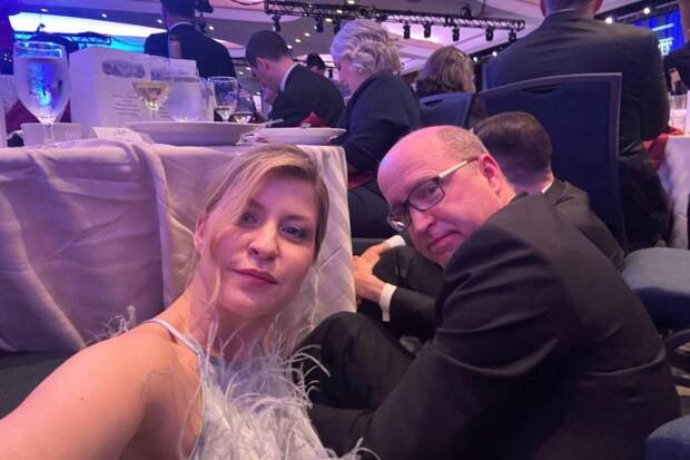 На Западе раскритиковали посла Украины за фото под столом во время покушения на Трампа