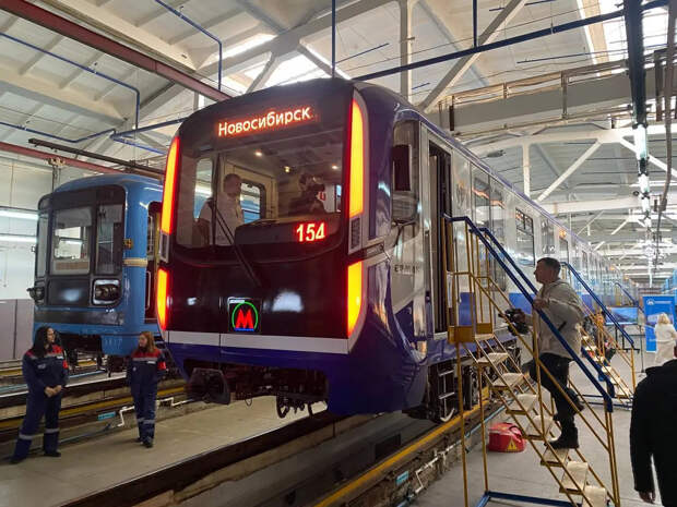 В новосибирском метро начали курсировать еще два новых поезда "Ермак"