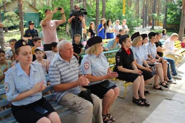Сотрудники транспортной полиции посетили лагерь "Ласточка"