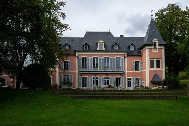 Особняк Валерия Меладзе снова выставлен на продажу за 345 миллионов рублей