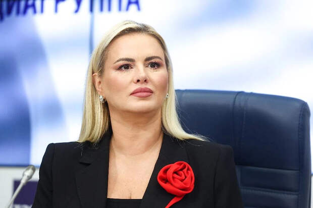 Анна Семенович заступилась за певицу Славу