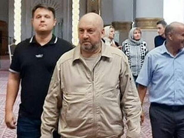 Стали известна цель визита Суровикина в Алжир