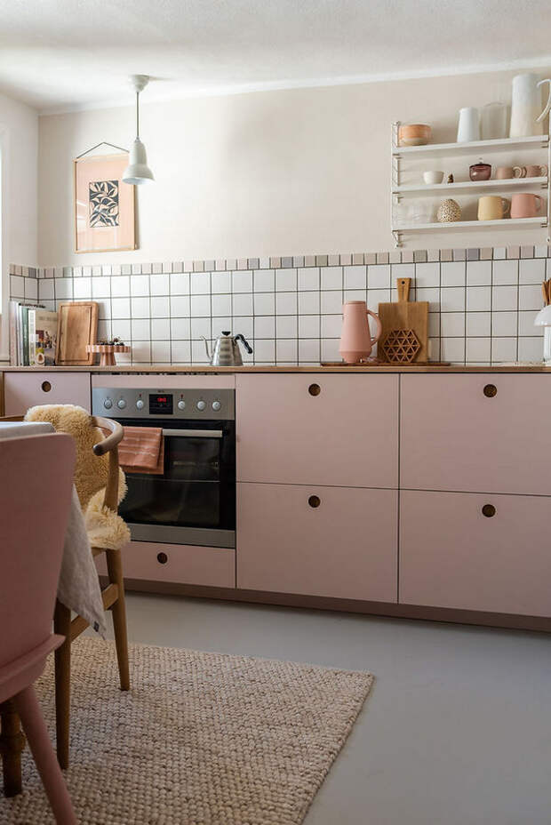 розовые фасады на кухне