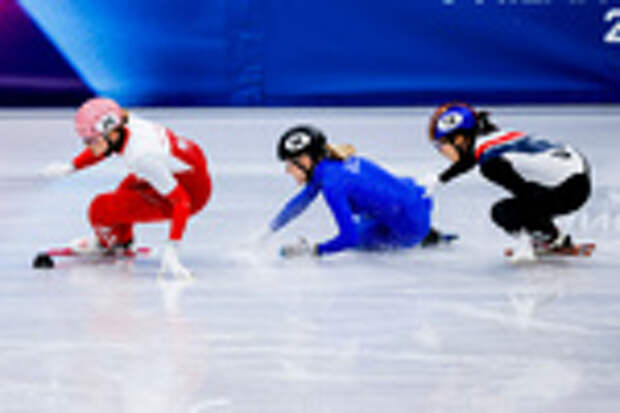 Шорт-трек. Женщины. 500 м. Квалификация. Алена Крылова (Россия) (в центре) / Фото: IMAGO/Matrix Images