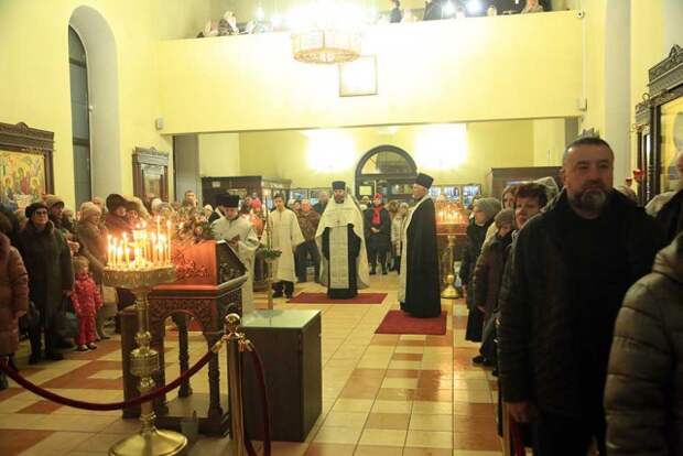 В канун Рождества Христова епископ Серафим совершил вечернее богослужение в Никольском кафедральном соборе г. Бобруйска.