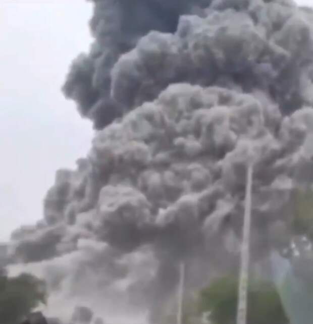 В иранском Тебризе США и Израиль атаковали нефтехимический завод