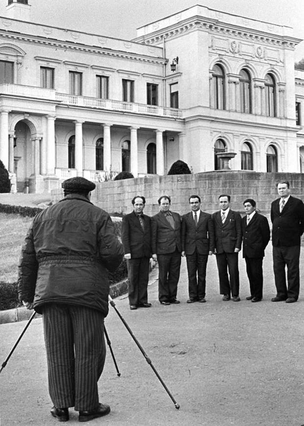 Съемка перед дворцом в Ливадии.