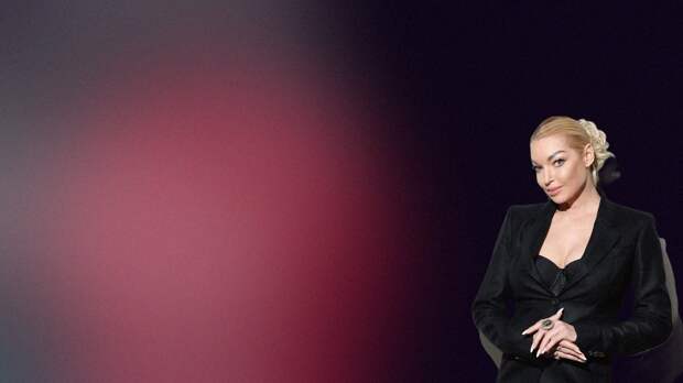 «Лезли в мои трусики!»: 50-летняя Волочкова раскрыла интимные тайны и показала молодого танцора