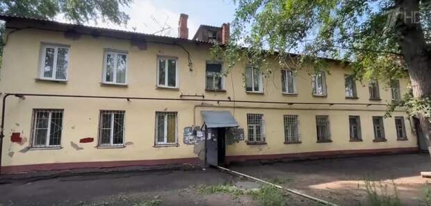 «За аварийным домом нужно следить, как за белыми бордюрами»: ЖКХ-эксперт высказалась о проблеме омичей из «Мужского/Женского»
