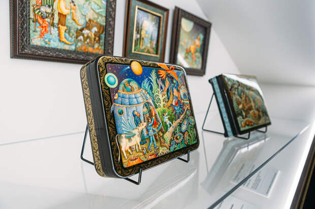 Экспозиция выставки «Лаки. Большая история в миниатюре»