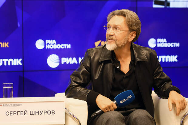 Сергей Шнуров: «Beatles» же не пели по-русски, почему мы должны петь по-английски? Ни за что»