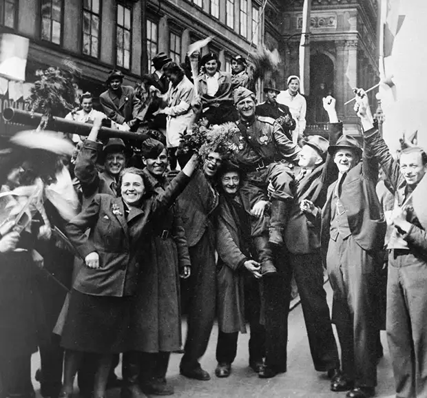 «Призыв о помощи»: как Пражская операция советских войск спасла столицу Чехословакии