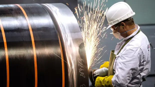 Названы сферы, сотрудники которых чаще других получали премию в начале года