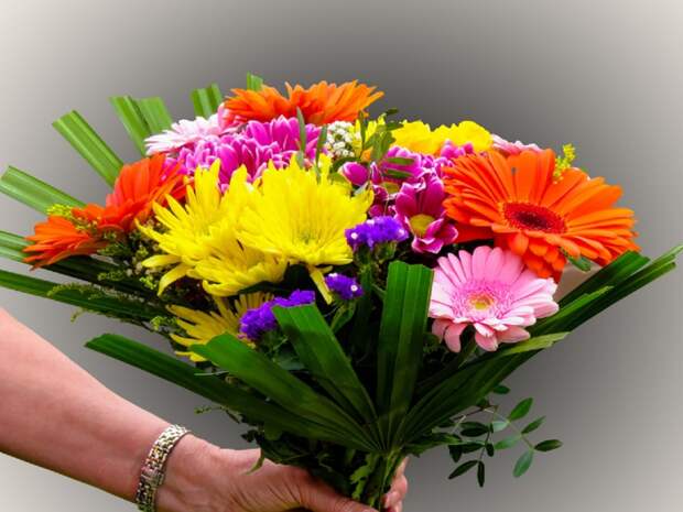 Мошенники обманывают самарчан с помощью открыток и доставкой цветов