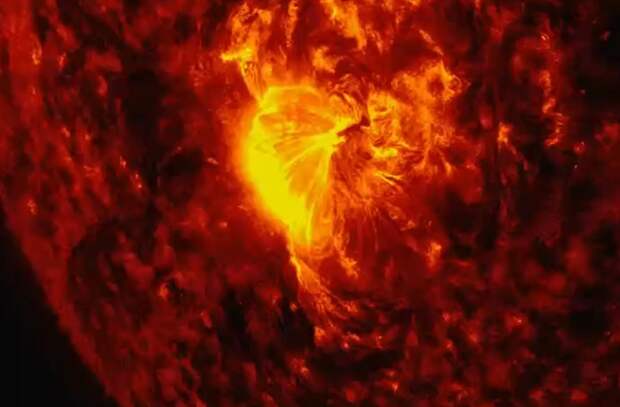 На Солнце впервые с февраля произошла вспышка высочайшего класса