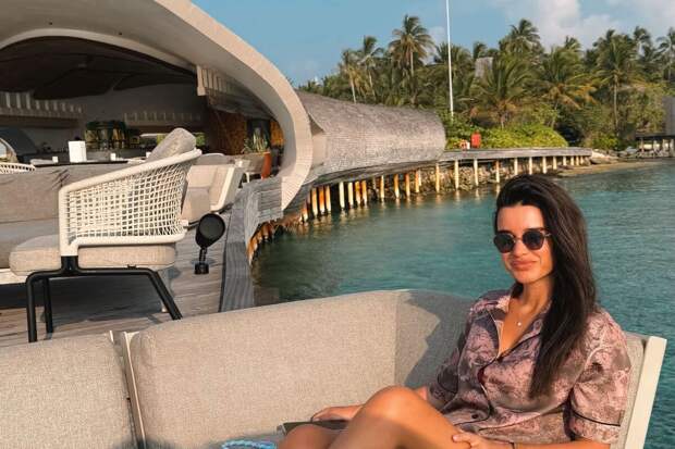 Блогер Ксения Бородина призналась, что улетела с мужем за границу