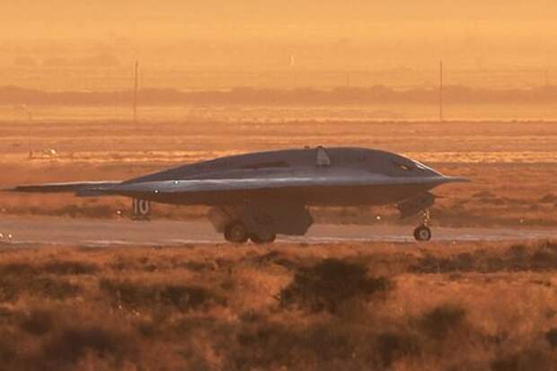 B-21 Raider выполнил сближённый полёт с заправщиком над Мохаве