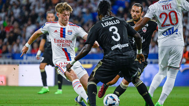 «Лион» обыграл «Аяччо» в первом туре чемпионата Франции