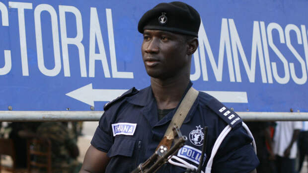 В Гане священник попытался заживо закопать младенца на свалке