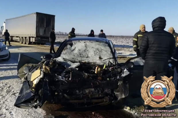 В Сибири на видео попало жесткое столкновение Hyundai Accent с фурой