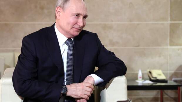 Эту руку потрогал Путин: В Дагестане мгновенно монетизировали салям от президента