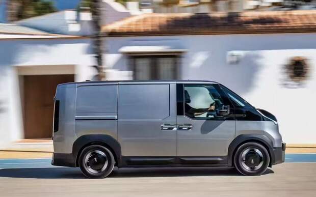 Превращение из грузового фургона в 5-местный микроавтобус – достаточно одного нажатия