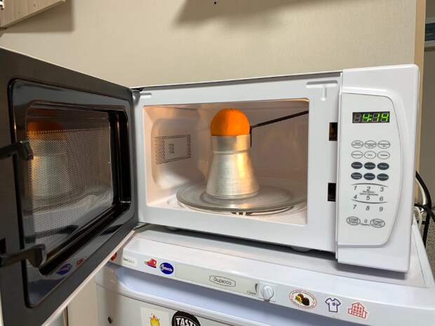 Какую посуду и пищу нельзя и опасно класть в микроволновку для разогрева