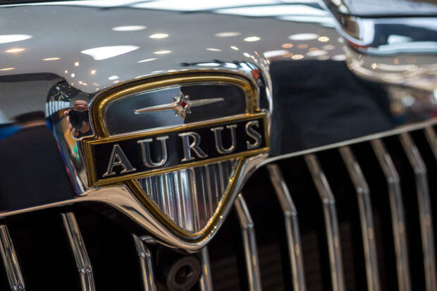 Мантуров назвал сроки появления новых версий автомобиля Aurus