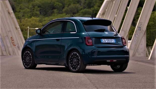 Пока в России любуются Китайскими машинками, в Европе Fiat делает вещи. Обзор на электричку Fiat 500 la.