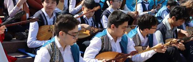 В Алматы 11 тысяч школьников одновременно исполнят кюй на домбре