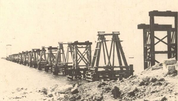 Крымский (Керченский) мост строительство 1944 год СССР Два Крымских моста разрушились, а третий соединил Россию и Крым, поезда уже ходили Фото первых Крымских мостов построенных Германией и СССР, стоимость и общее расстояние Крымского (Керченского) моста и др. интересные факты