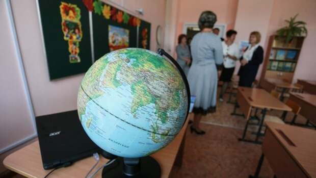 Бийский учитель создал настольную игру для изучения статистики и Алтайского края