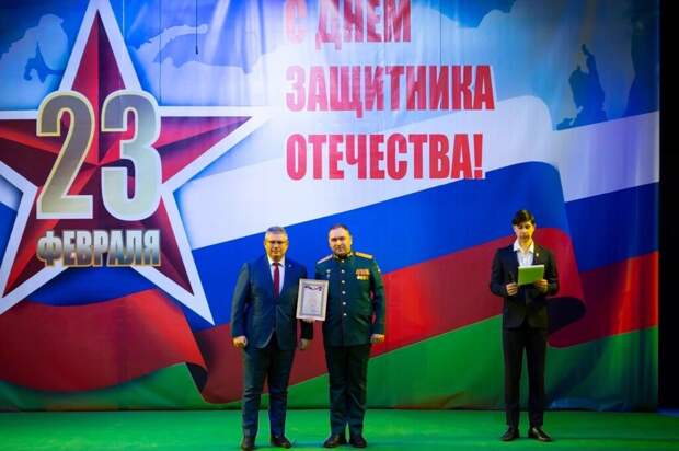 Александр Новиков наградил руководителей боевых подразделений