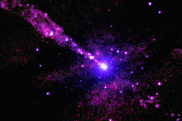 AstroJournal: найден квазар, в котором находится одна из самых массивных черных дыр