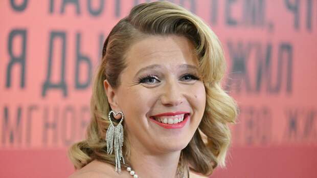 Актриса Карина Андоленко ответила на слухи о служебных романах