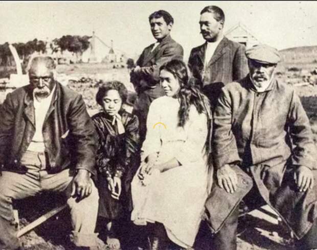 Мориори. Фото взято с сайта: https://upload.wikimedia.org/wikipedia/commons/thumb/c/cb/Chatham_Islands_photo%2C_1910%2C_Canterbury_Museum%2C_2016-01-27.jpg/1200px-Chatham_Islands_photo%2C_1910%2C_Canterbury_Museum%2C_2016-01-27.jpg