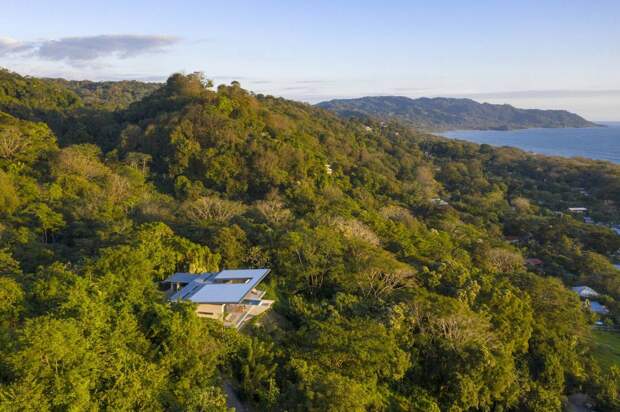 Бетонная вилла с панорамным видом на Тихий океан в Коста-Рике