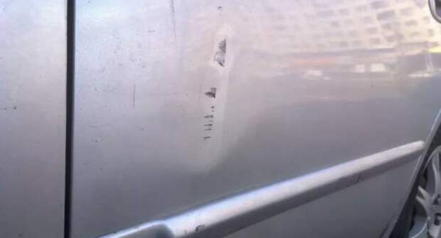 Открыл дверь своего авто и задел соседнюю машину: как правильно поступить в такой ситуации