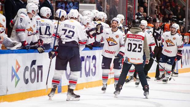 «Металлург» продлил победную серию до восьми матчей, «Амур» проиграл седьмой раз подряд