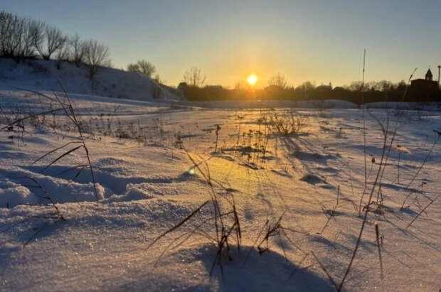 Химик Дорохов объяснил, почему нельзя есть даже чистый на вид снег