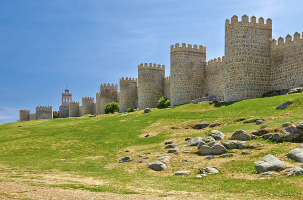 Крепостные стены в Авиле, Кастилья-Леон, Испания