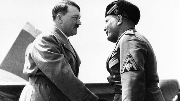 Адольф Гитлер и Бенито Муссолини. 1934 год Адольф Гитлер и Бенито Муссолини. 1934 год - РИА Новости, 1920, 18.12.2020