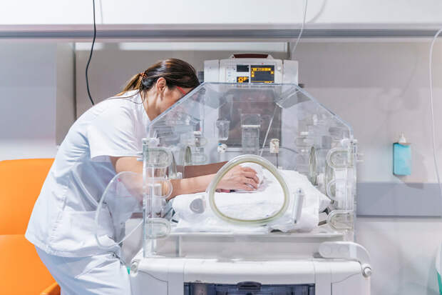 SHOT: в роддоме Новокузнецка часто работали санитарки вместо медсестер