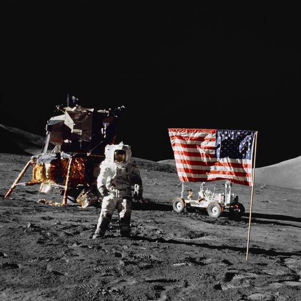 И кто теперь поверит, что американцы высадились на Луне? Сто нестыковок