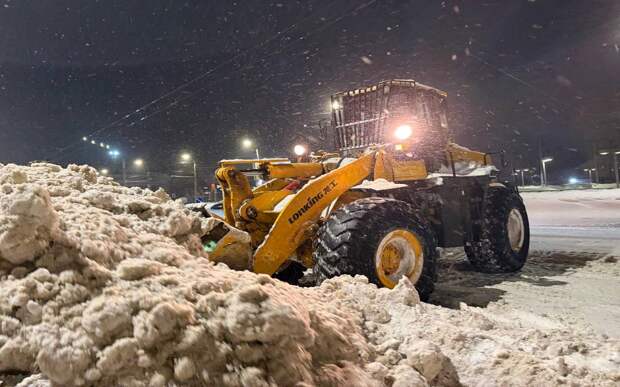 Большую уборку снега анонсировал мэр Борис Ясинский